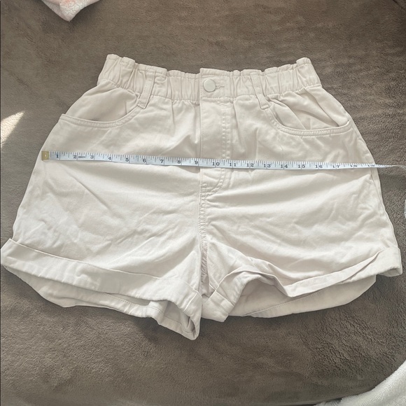H&M Women's Tan Cargo Shorts - Picture 4 of 10